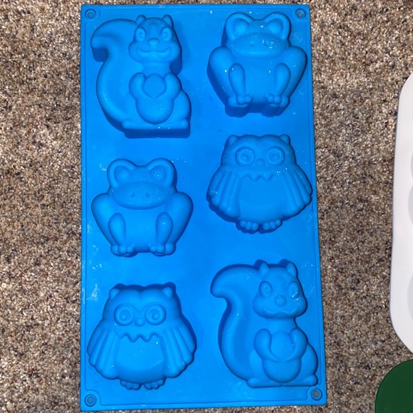 Lot of 5 Silicone Baking Molds Cake Cupcake EUC - Picture 2 of 6